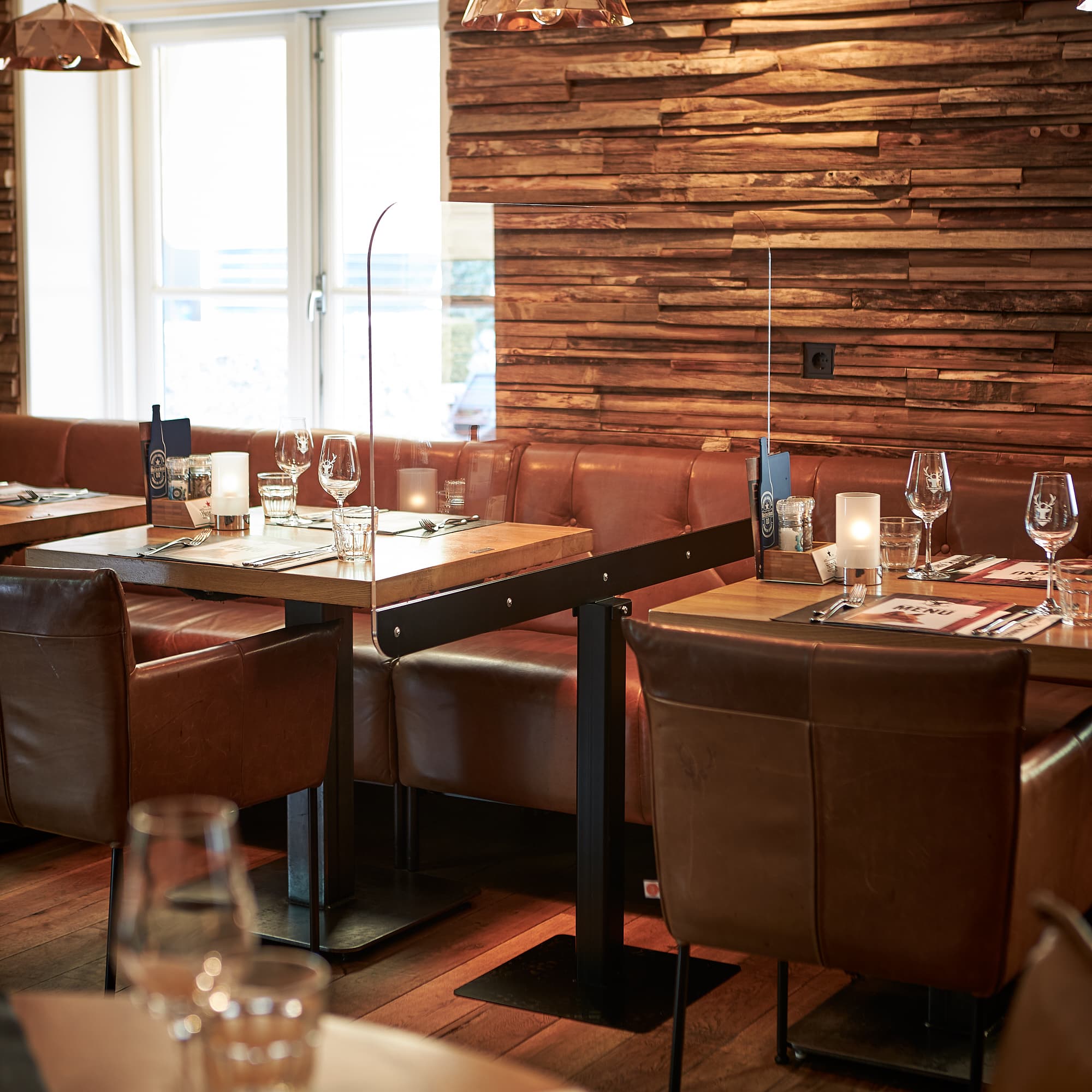 Ecran en plexiglass sur socle restaurant